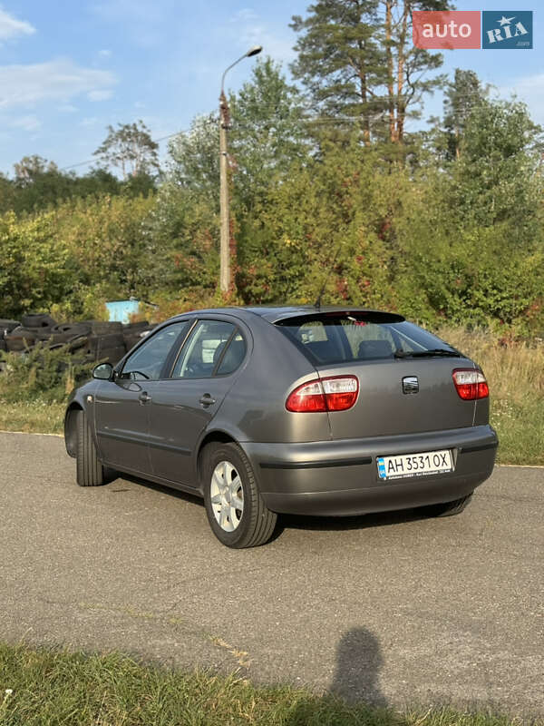 Хэтчбек SEAT Leon 2006 в Петропавловской Борщаговке