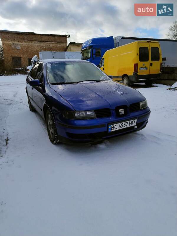 Хетчбек SEAT Leon 2000 в Яворові