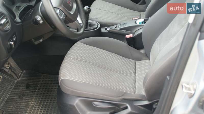 Хэтчбек SEAT Leon 2011 в Черкассах