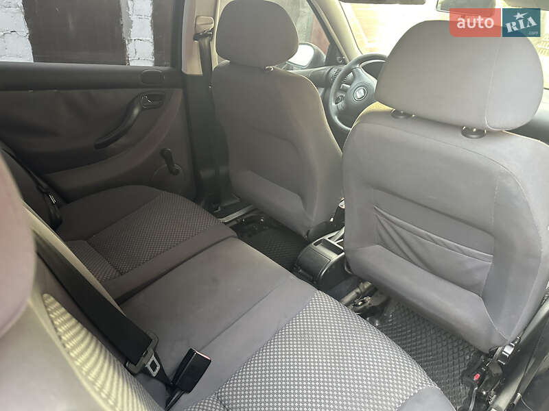 Хетчбек SEAT Leon 2003 в Дніпрі