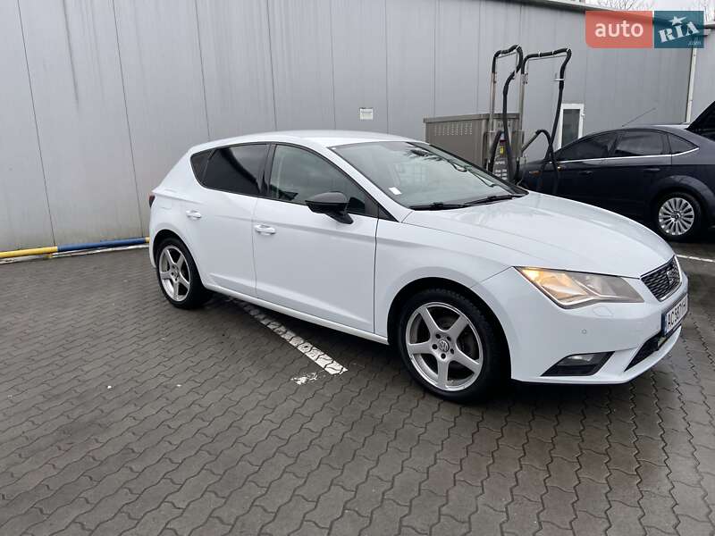 Хэтчбек SEAT Leon 2012 в Луцке