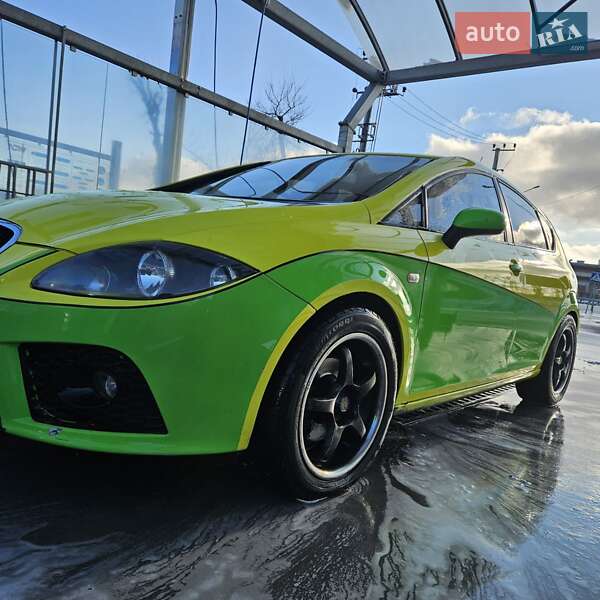 Хэтчбек SEAT Leon 2008 в Киеве