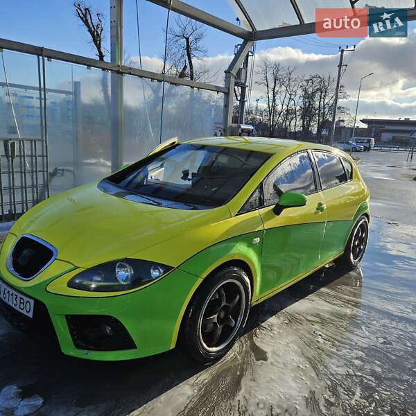 Хэтчбек SEAT Leon 2008 в Киеве