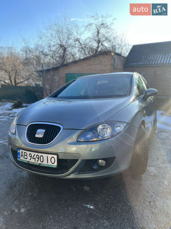 Хэтчбек SEAT Leon 2007 в Казатине