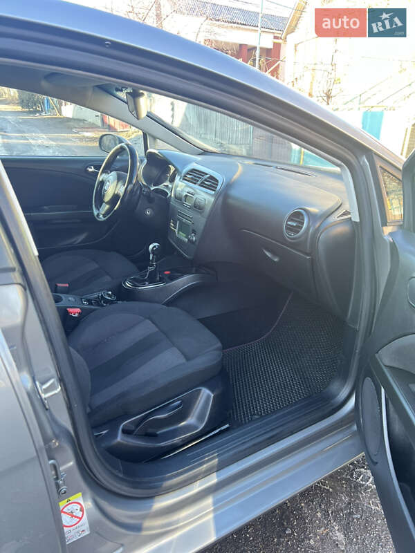 Хэтчбек SEAT Leon 2007 в Казатине