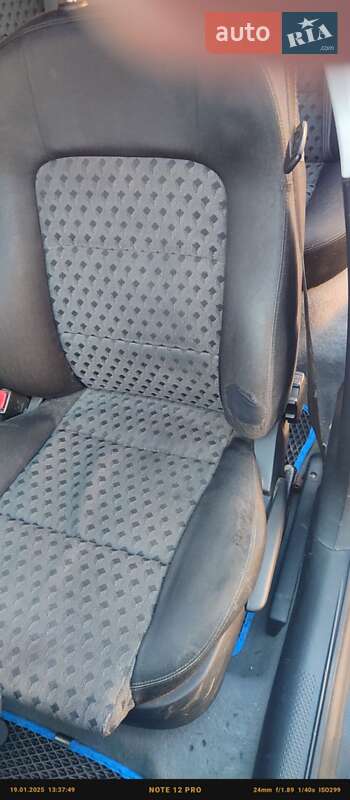 Хэтчбек SEAT Leon 1999 в Киеве