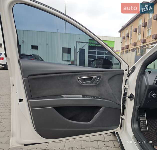 Хэтчбек SEAT Leon 2016 в Киеве