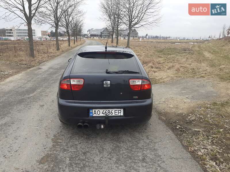 Хэтчбек SEAT Leon 2005 в Межгорье
