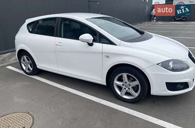 Хэтчбек SEAT Leon 2011 в 