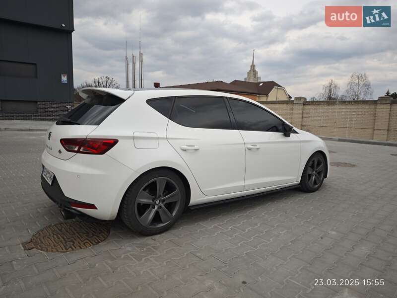 Хэтчбек SEAT Leon 2016 в Киеве