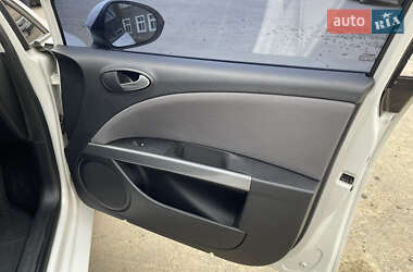 Хетчбек SEAT Leon 2010 в 