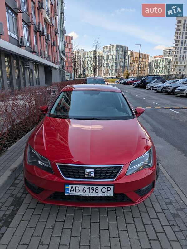 Хэтчбек SEAT Leon 2017 в Киеве