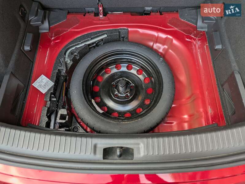 Хэтчбек SEAT Leon 2017 в Киеве