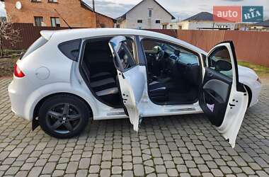 Хэтчбек SEAT Leon 2011 в 