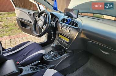 Хэтчбек SEAT Leon 2011 в 
