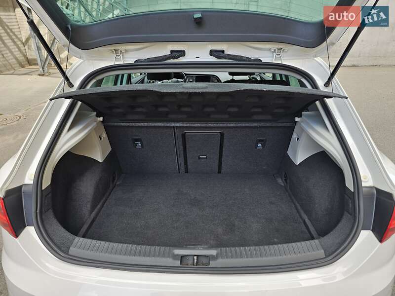 Хэтчбек SEAT Leon 2018 в Киеве