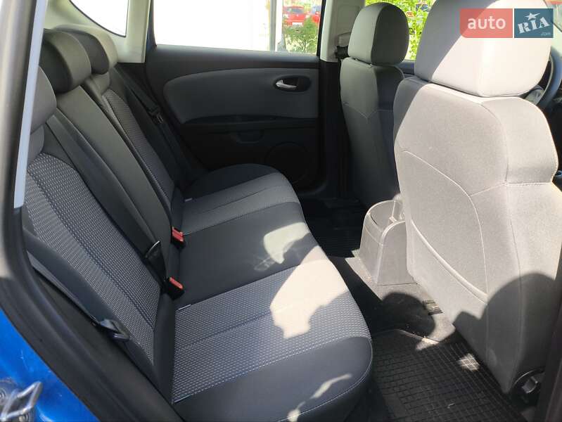 Хэтчбек SEAT Leon 2011 в Киеве