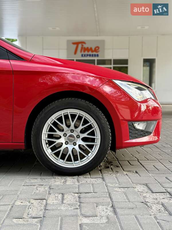 Хетчбек SEAT Leon 2013 в Дніпрі