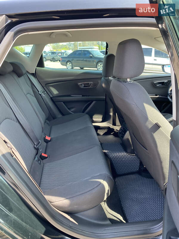 Хэтчбек SEAT Leon 2013 в Киеве