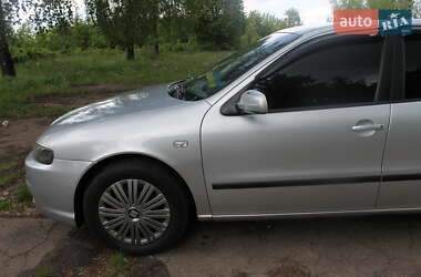 Хэтчбек SEAT Leon 2001 в 