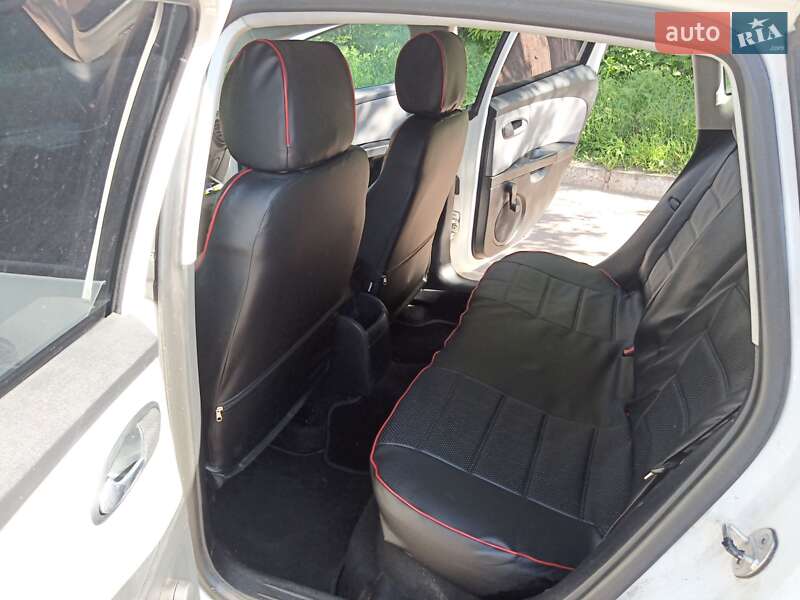 Хэтчбек SEAT Leon 2010 в Чернигове