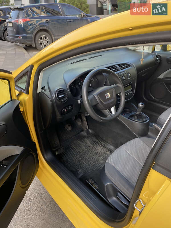Хэтчбек SEAT Leon 2011 в Киеве