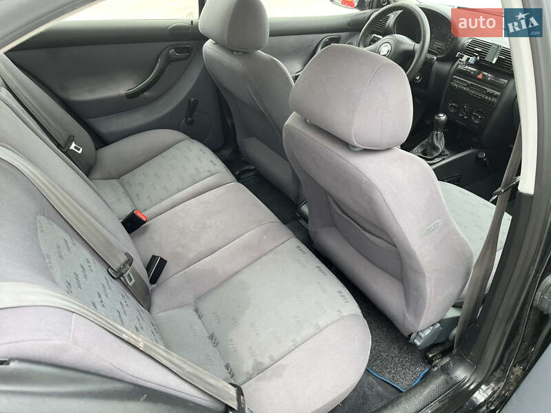 Хетчбек SEAT Leon 2001 в Києві
