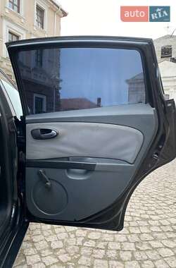 Хэтчбек SEAT Leon 2010 в 