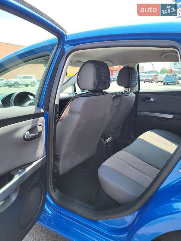 Хэтчбек SEAT Leon 2010 в Киеве