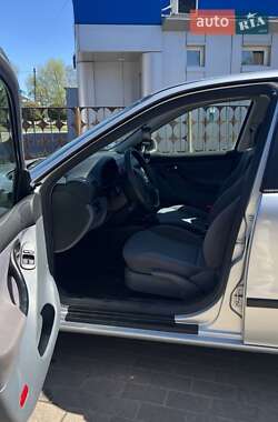 Хэтчбек SEAT Leon 2002 в 