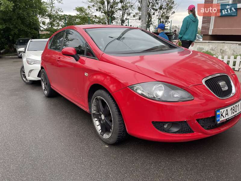 Хэтчбек SEAT Leon 2006 в Киеве