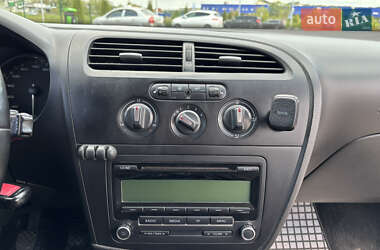 Хэтчбек SEAT Leon 2011 в 