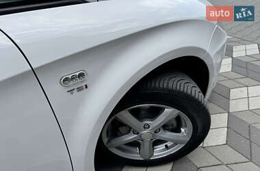 Хэтчбек SEAT Leon 2012 в 