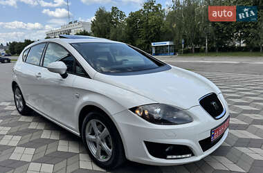 Хэтчбек SEAT Leon 2012 в 