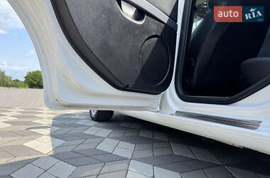 Хэтчбек SEAT Leon 2012 в 
