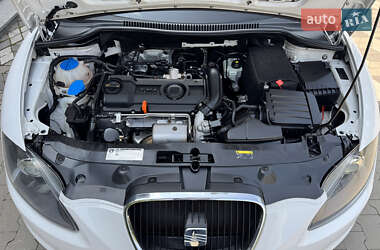 Хэтчбек SEAT Leon 2012 в 