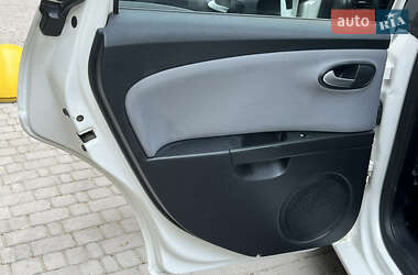 Хэтчбек SEAT Leon 2011 в 