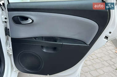 Хэтчбек SEAT Leon 2011 в 
