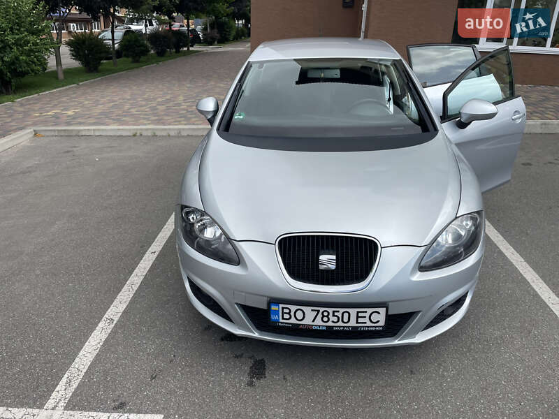 Хэтчбек SEAT Leon 2011 в 
