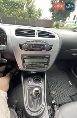 Хэтчбек SEAT Leon 2011 в 