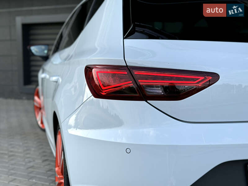 Хэтчбек SEAT Leon 2016 в Киеве
