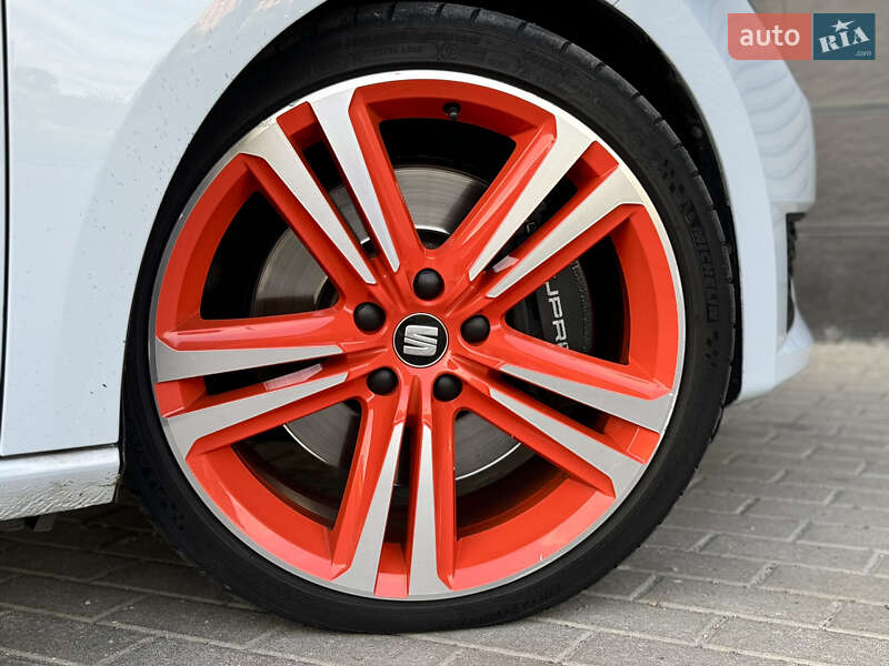 Хэтчбек SEAT Leon 2016 в Киеве