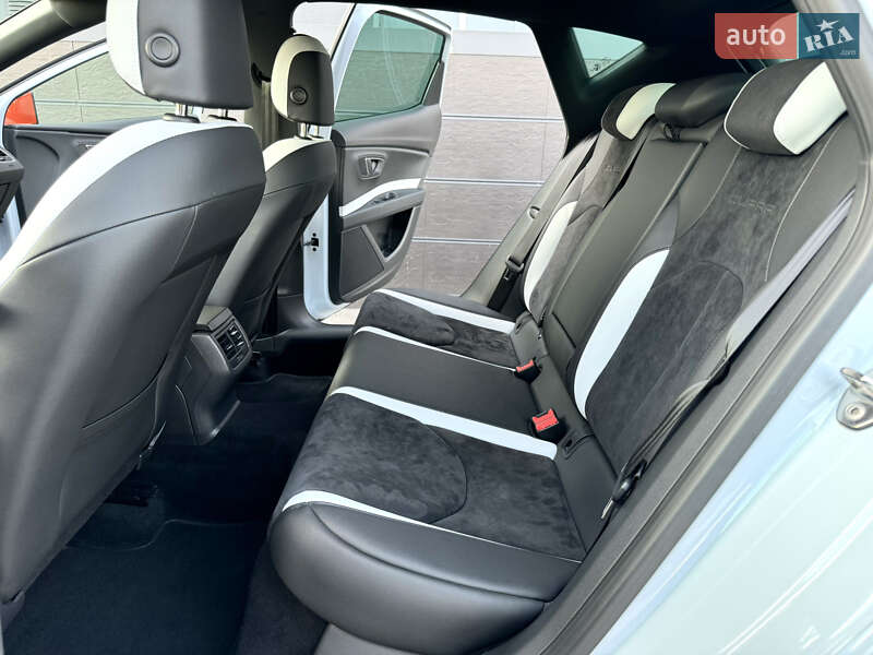 Хэтчбек SEAT Leon 2016 в Киеве