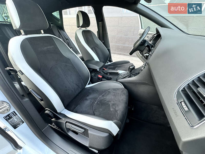 Хэтчбек SEAT Leon 2016 в Киеве
