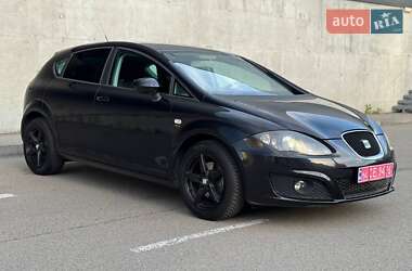 Хэтчбек SEAT Leon 2011 в 