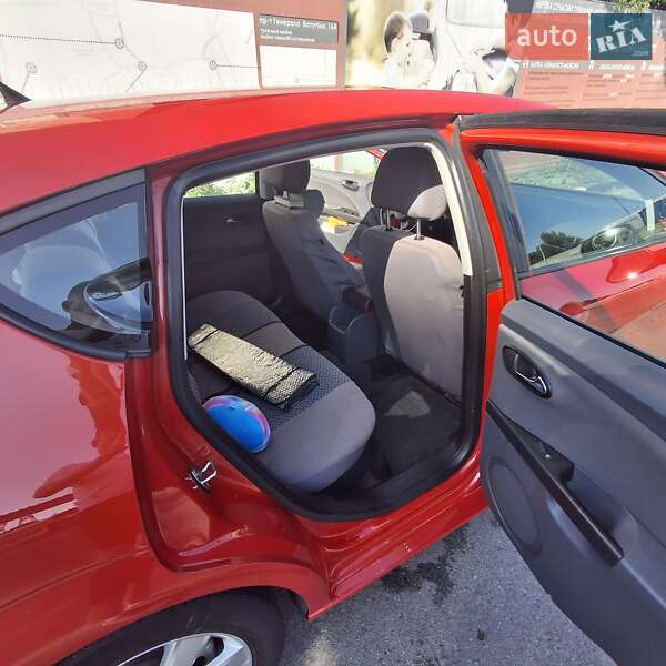 Хэтчбек SEAT Leon 2008 в Киеве