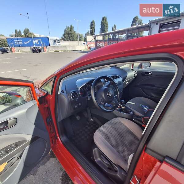 Хэтчбек SEAT Leon 2008 в Киеве
