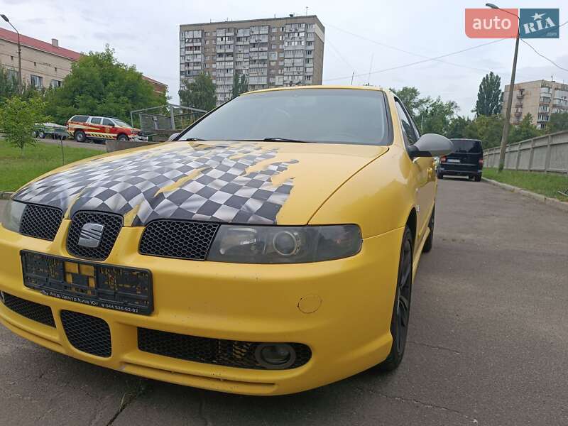 Хэтчбек SEAT Leon 2004 в Хотове