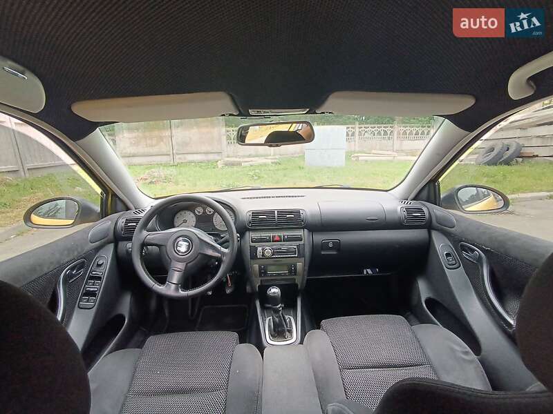 Хэтчбек SEAT Leon 2004 в Хотове