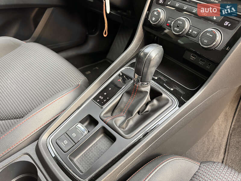 Хэтчбек SEAT Leon 2018 в Киеве